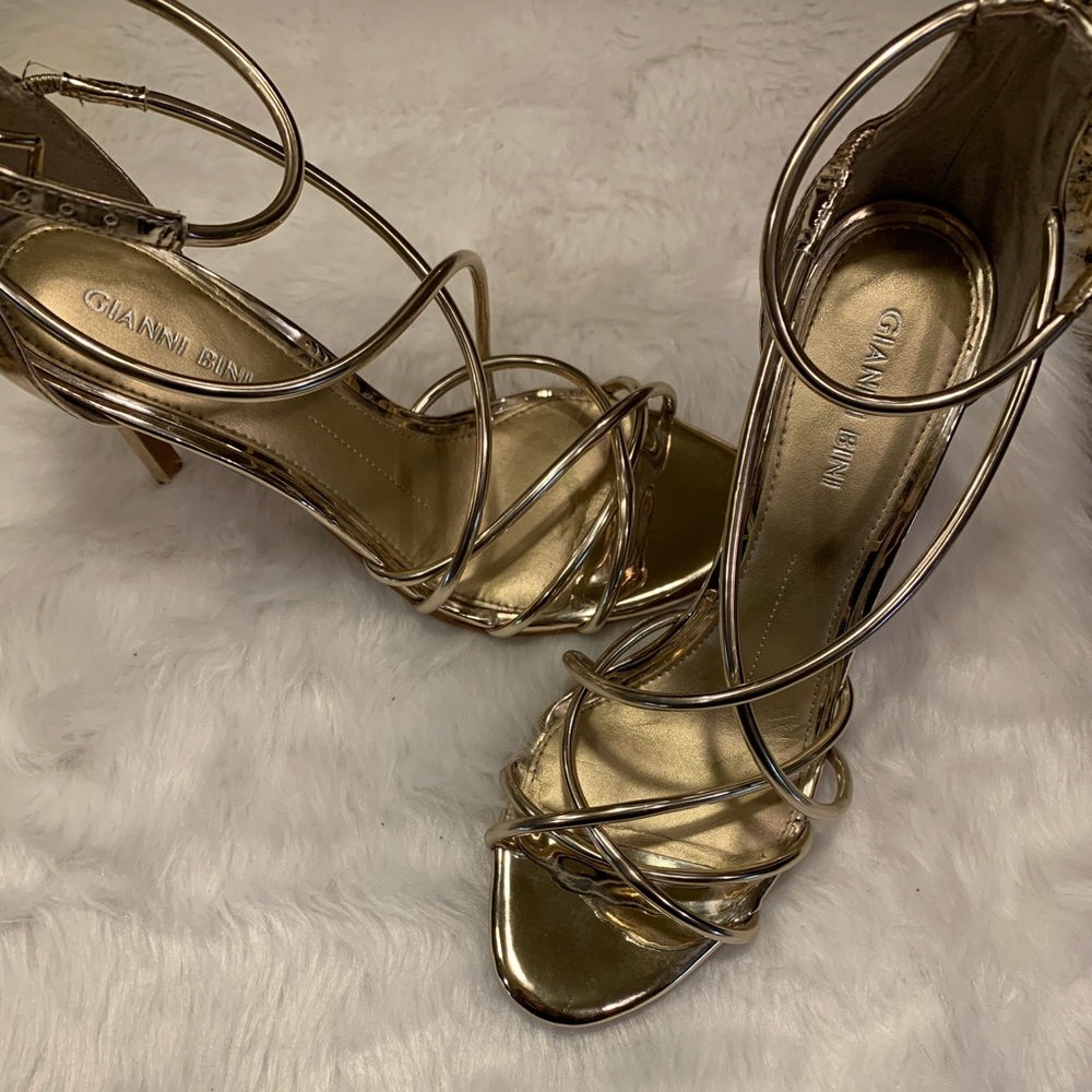 Gold strapped Gianni heels 7.5
